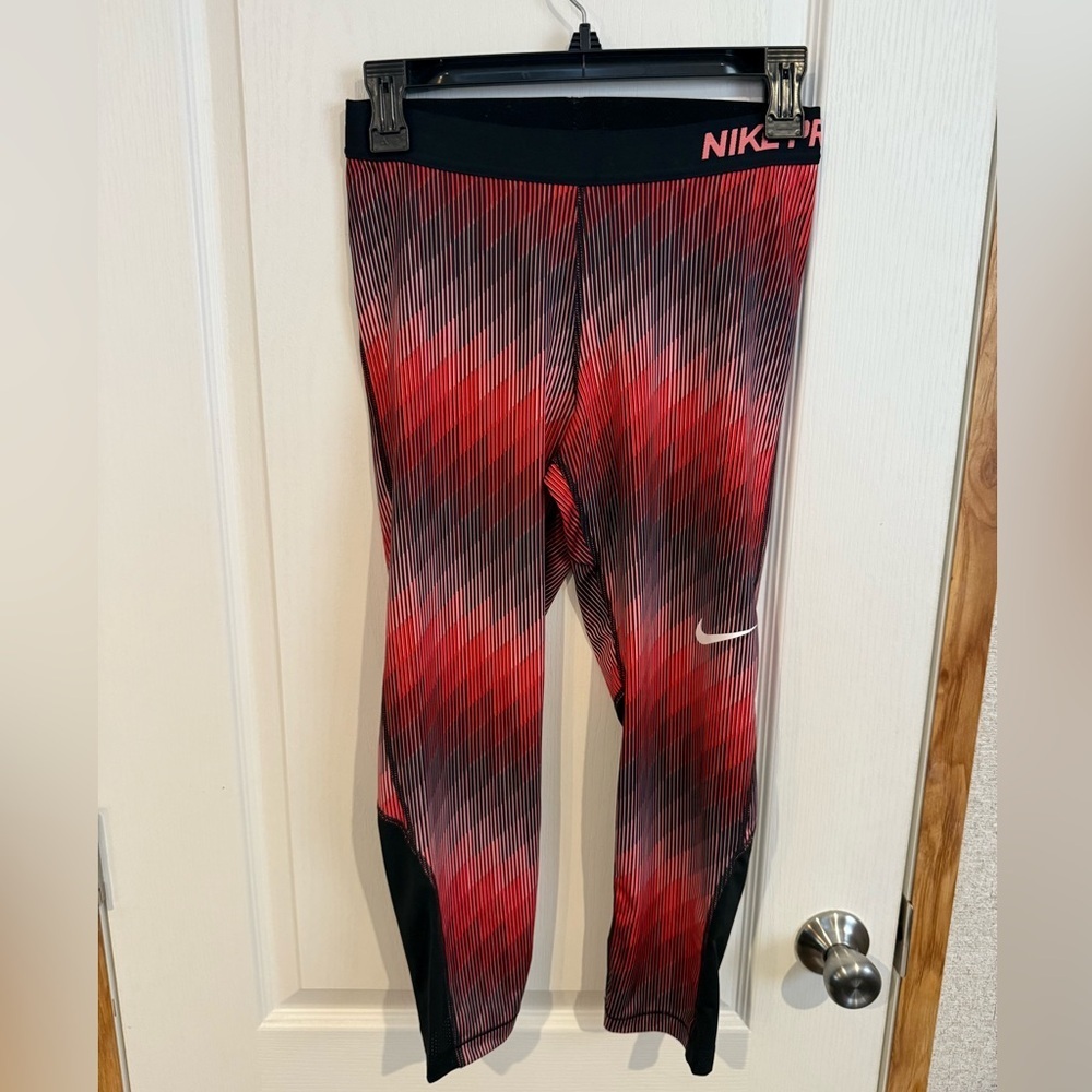 Nike Red and Black Gradient capri Leggings